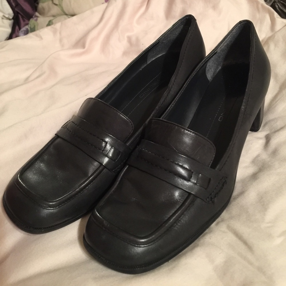 Navy Blue Leather Loafers by Bandolino - SZ 10 M